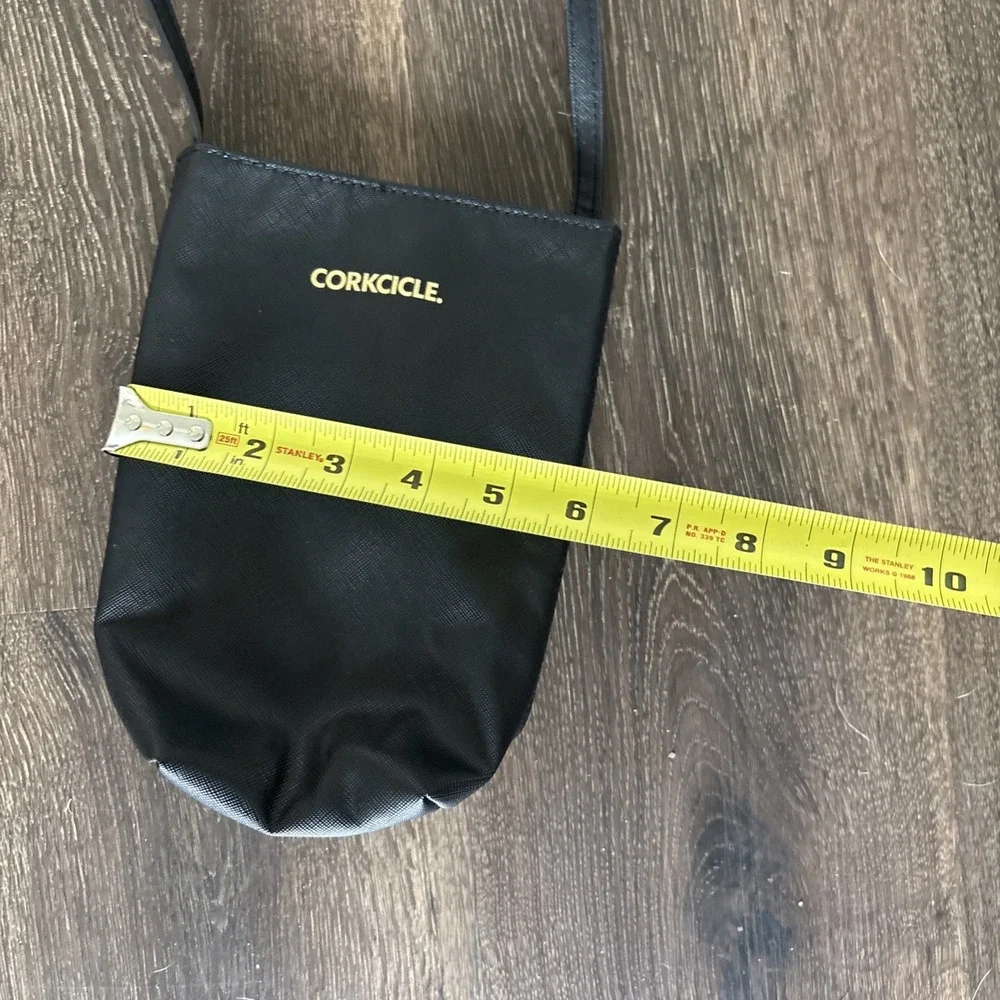 Corkcicle Black Carry Crossbody Sling Bag Vegan Leather Water Bottle Bag NEW